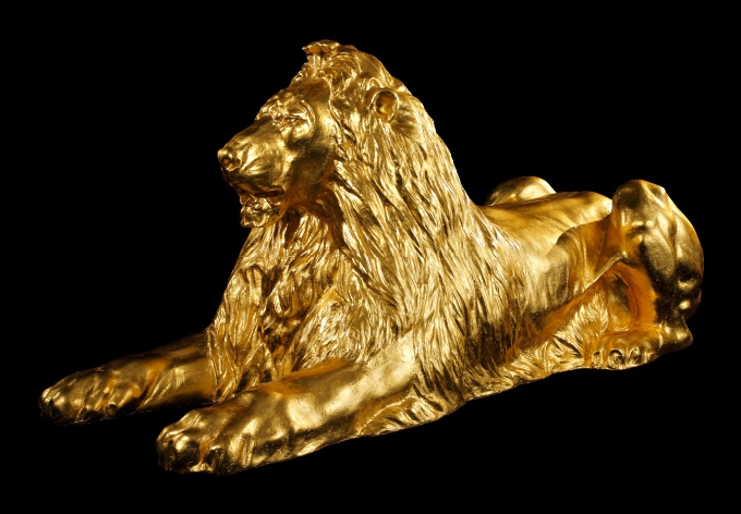 黄金のライオン像